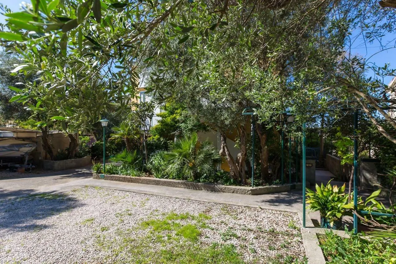 Apartments Helena, Mali Lošinj 3*,  Κροατία