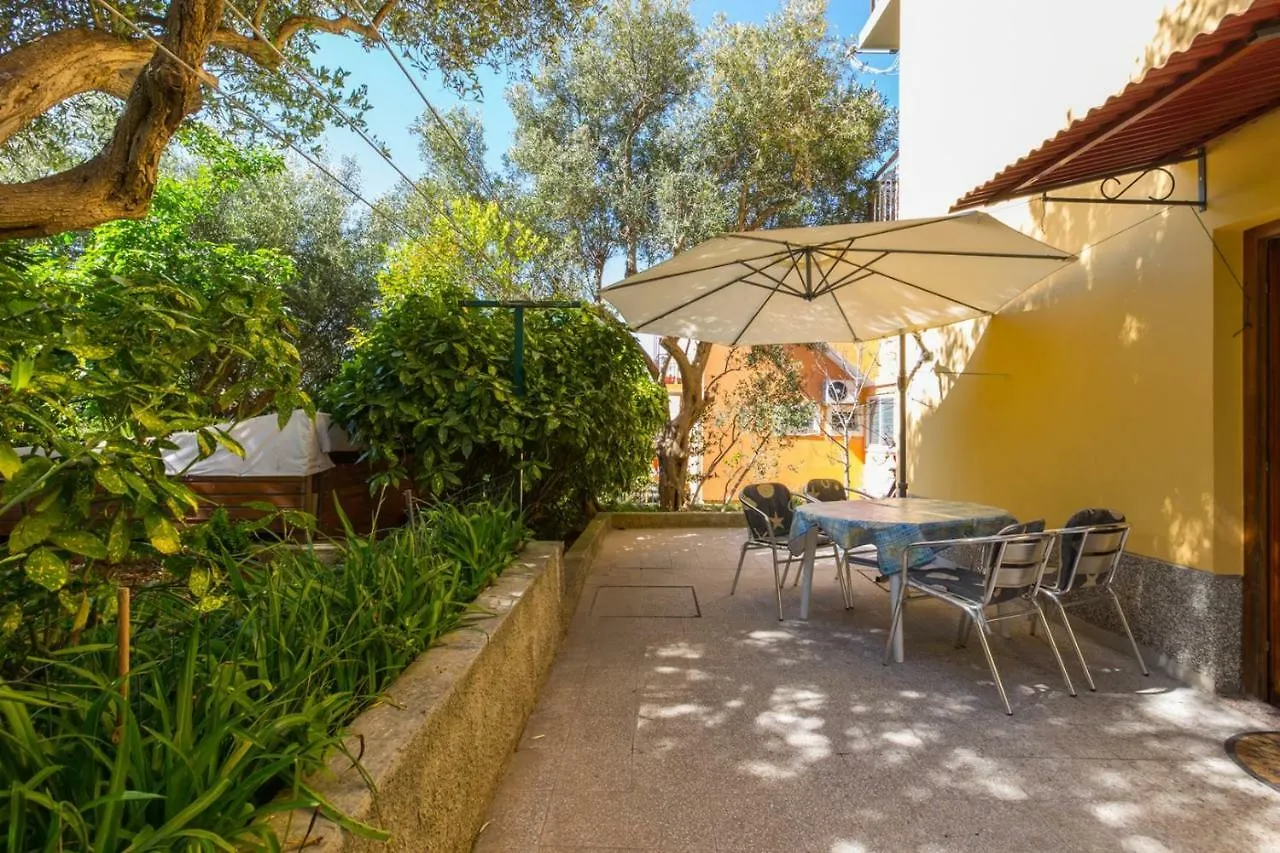 Πανσιόν Apartments Helena, Mali Lošinj